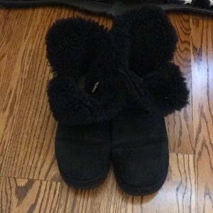 Ugg short Bailey button size 7